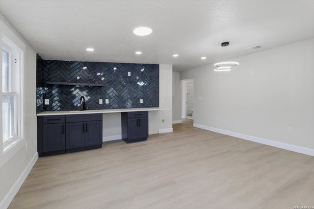 530 E Carson St, San Antonio, TX 78208