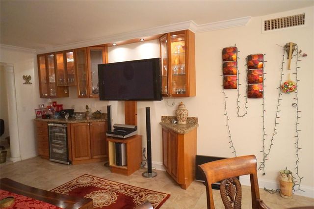 2851 Somerset Drive 103, Lauderdale Lakes, FL 33311