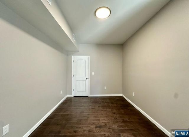 105 7th Street, Newark, NJ 07107