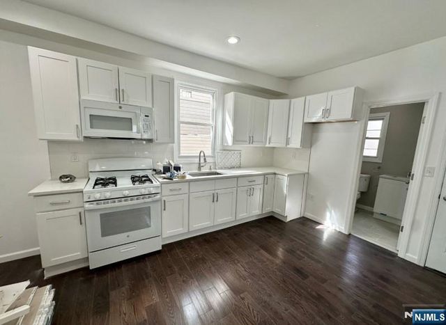 105 7th Street, Newark, NJ 07107