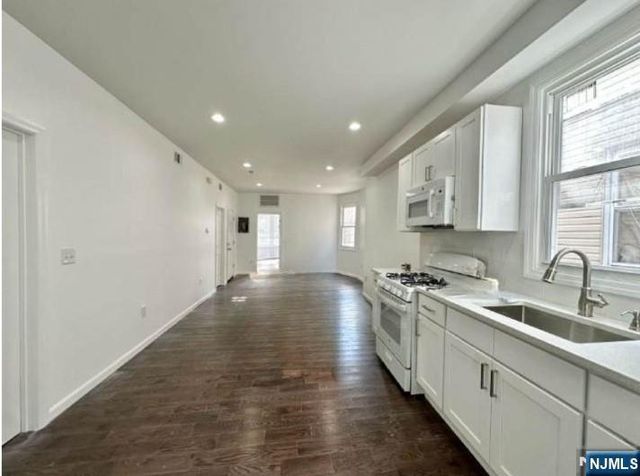 105 7th Street, Newark, NJ 07107
