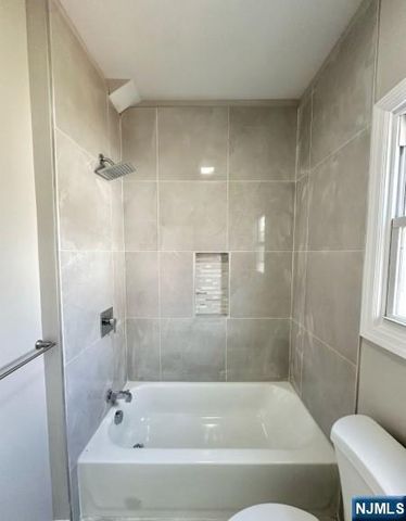 105 7th Street, Newark, NJ 07107