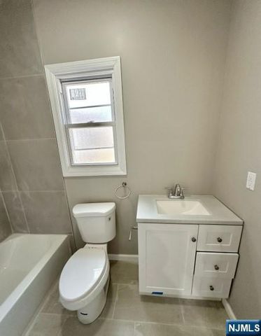 105 7th Street, Newark, NJ 07107
