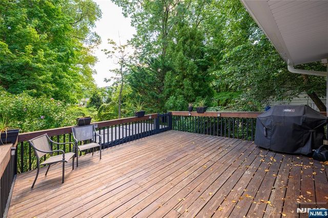 624 West Drive, Paramus, NJ 07652