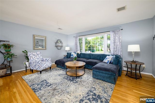 624 West Drive, Paramus, NJ 07652