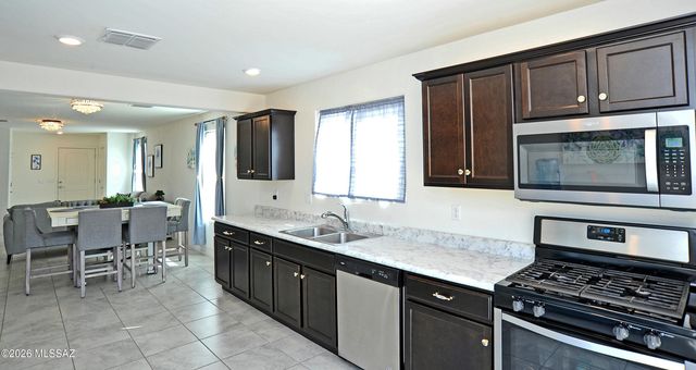 2955 W Dakota Vista Way, Tucson, AZ 85746