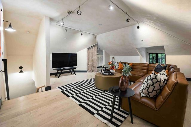 13321 La Paloma Road, Los Altos Hills, CA 94022