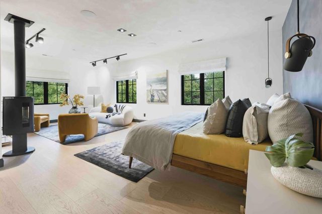 13321 La Paloma Road, Los Altos Hills, CA 94022
