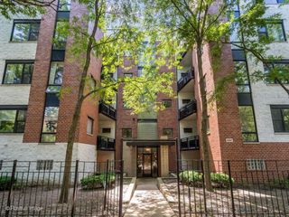 2317 W Wolfram Street 411, Chicago, IL 60618