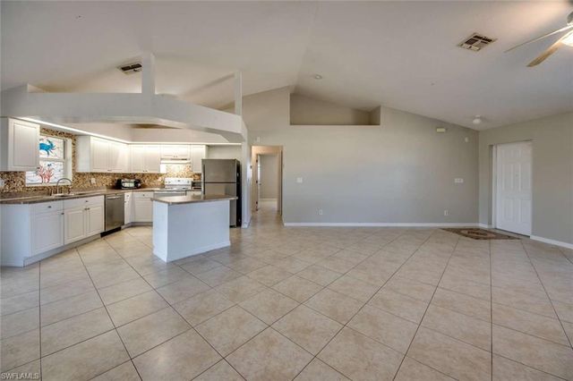 122 NW 9th TER, Cape Coral, FL 33993