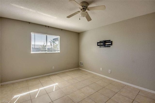 122 NW 9th TER, Cape Coral, FL 33993