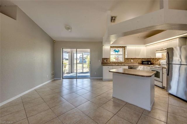 122 NW 9th TER, Cape Coral, FL 33993