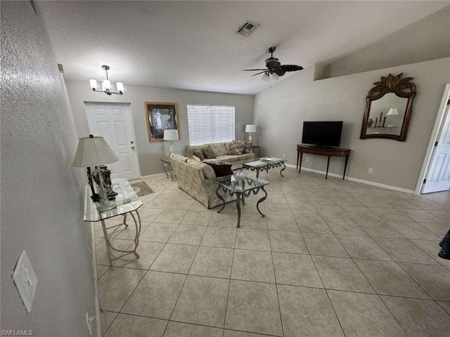 122 NW 9th TER, Cape Coral, FL 33993