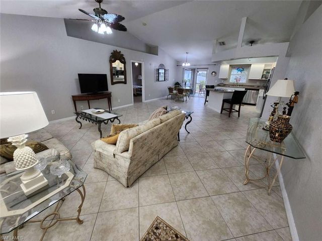 122 NW 9th TER, Cape Coral, FL 33993