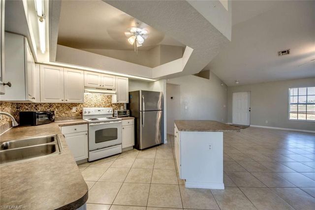 122 NW 9th TER, Cape Coral, FL 33993