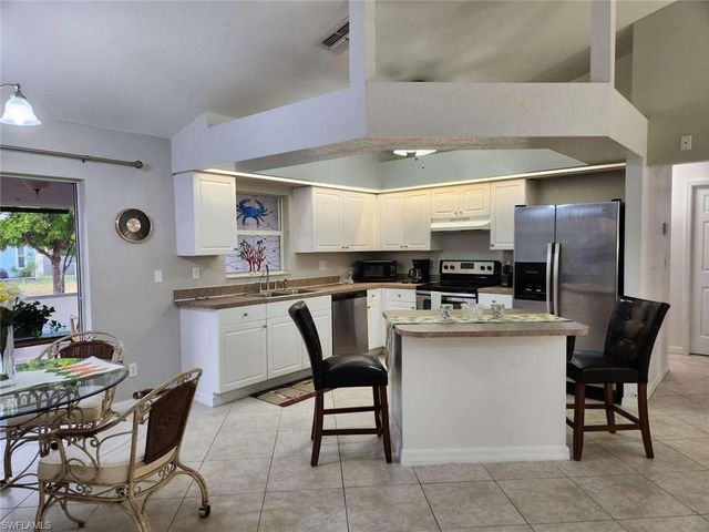 122 NW 9th TER, Cape Coral, FL 33993