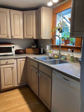 12 Denny Pl, Leicester, MA 01542