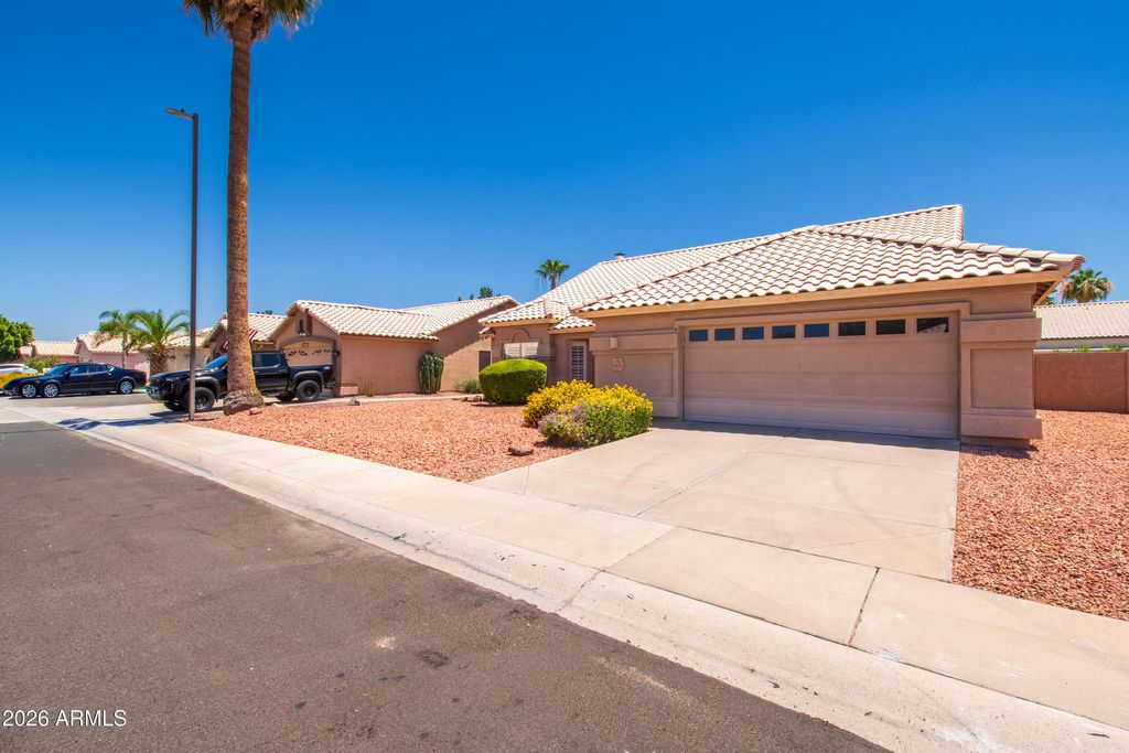 6023 W BLACKHAWK Drive, Glendale, AZ 85308 — photo 2