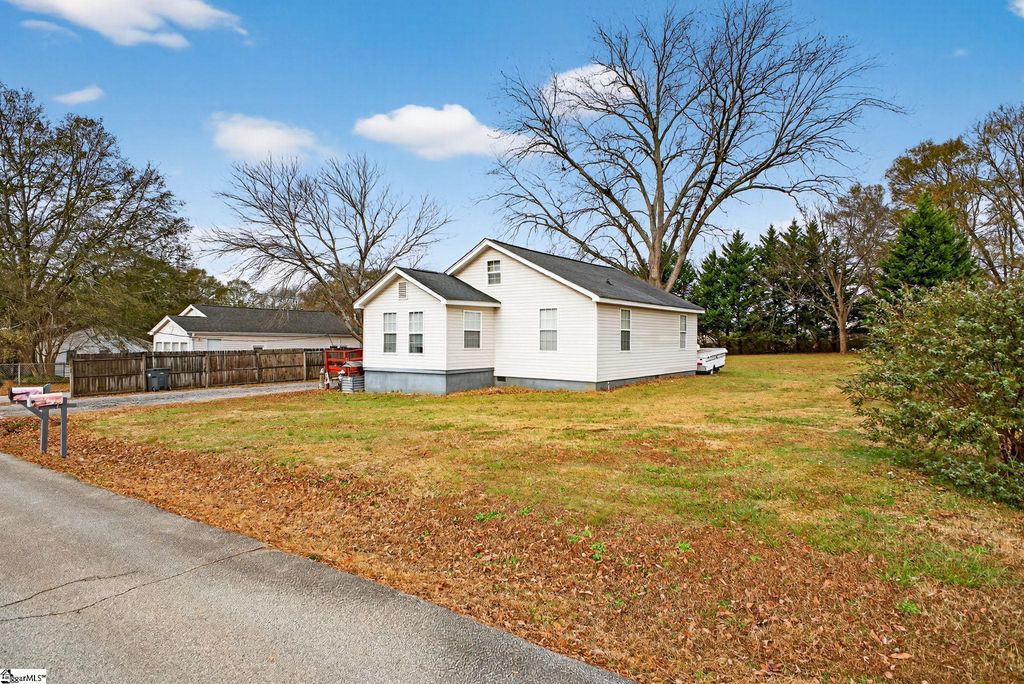 4 Caren Street, Greenville, SC 29611