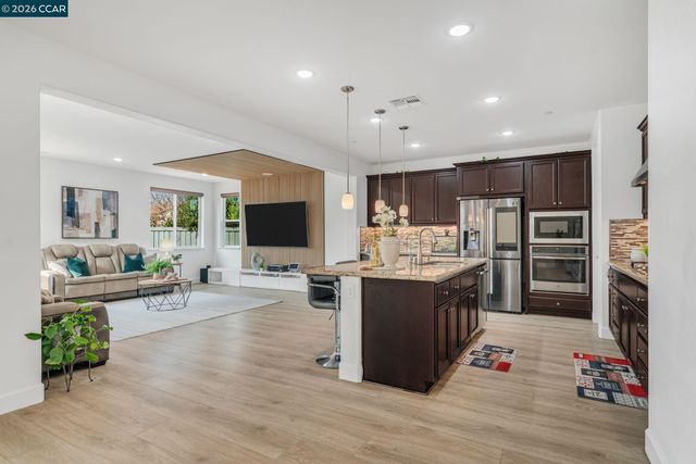 1553 S Perkins Place, Mountain House, CA 95391