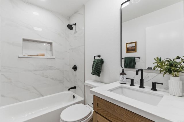 418 Via Los Arcos, San Marcos, CA 92069