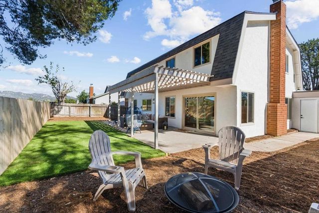 418 Via Los Arcos, San Marcos, CA 92069