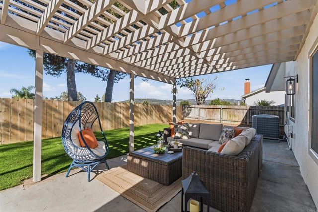 418 Via Los Arcos, San Marcos, CA 92069