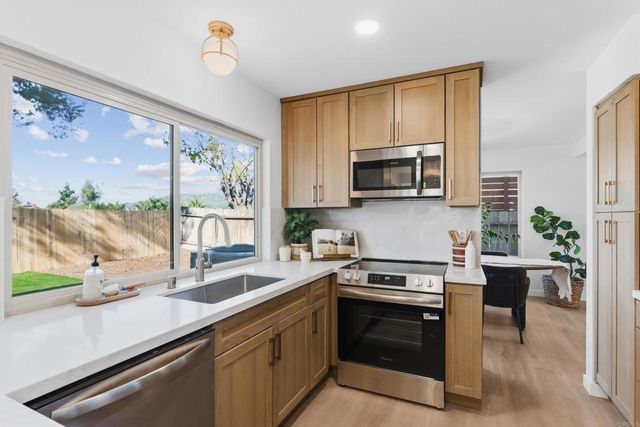 418 Via Los Arcos, San Marcos, CA 92069