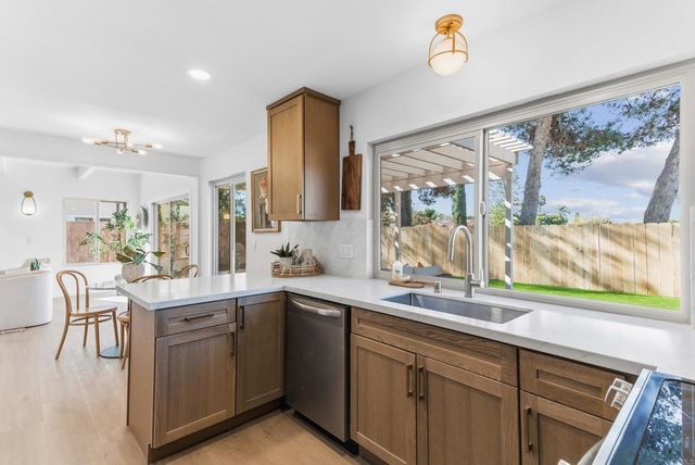 418 Via Los Arcos, San Marcos, CA 92069