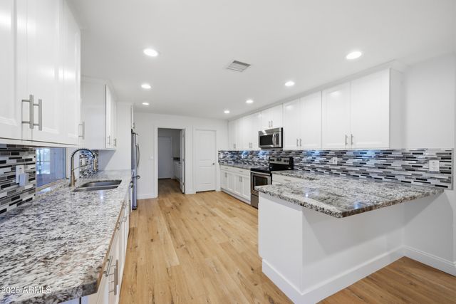 661 N AL SIEBER Road, Apache Junction, AZ 85119