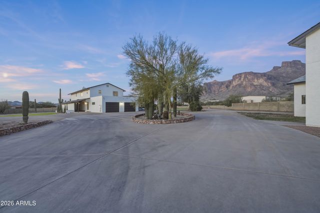 661 N AL SIEBER Road, Apache Junction, AZ 85119