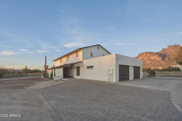 661 N AL SIEBER Road, Apache Junction, AZ 85119