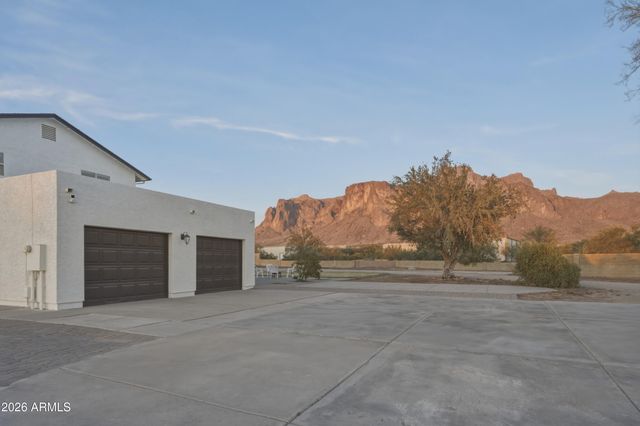 661 N AL SIEBER Road, Apache Junction, AZ 85119
