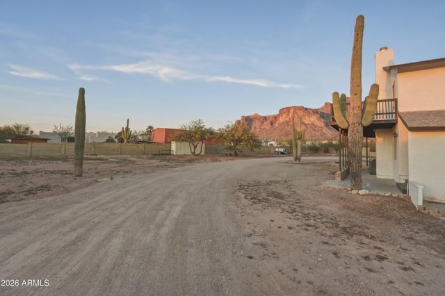 661 N AL SIEBER Road, Apache Junction, AZ 85119