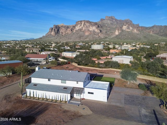 661 N AL SIEBER Road, Apache Junction, AZ 85119
