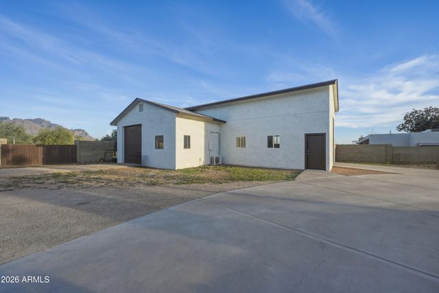 661 N AL SIEBER Road, Apache Junction, AZ 85119