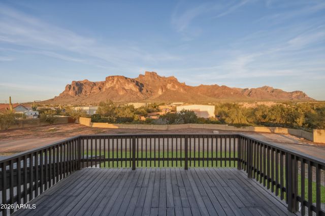 661 N AL SIEBER Road, Apache Junction, AZ 85119