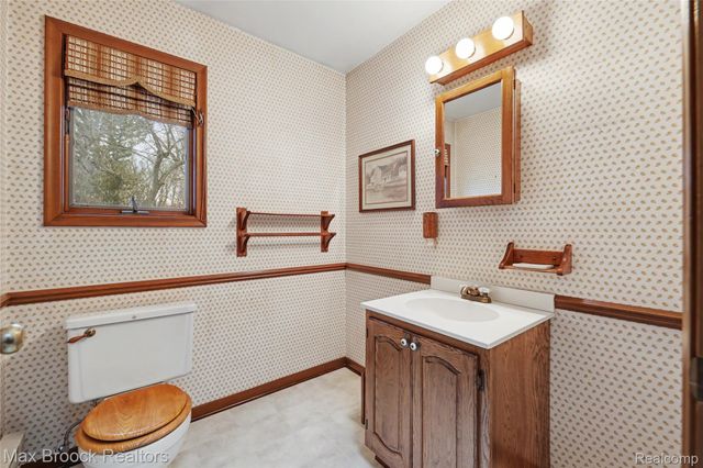 5567 Westwood Lane, Bloomfield Hills, MI 48301