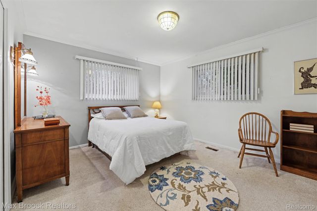 5567 Westwood Lane, Bloomfield Hills, MI 48301