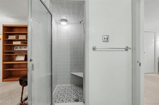 5567 Westwood Lane, Bloomfield Hills, MI 48301