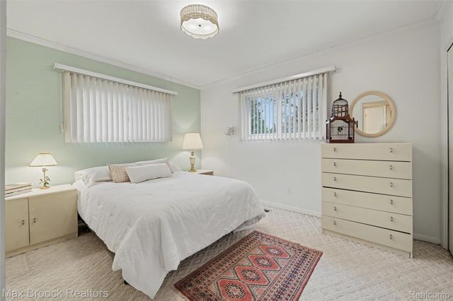 5567 Westwood Lane, Bloomfield Hills, MI 48301