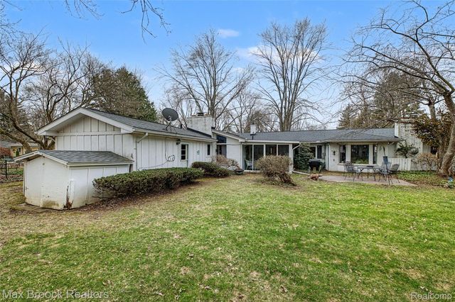 5567 Westwood Lane, Bloomfield Hills, MI 48301