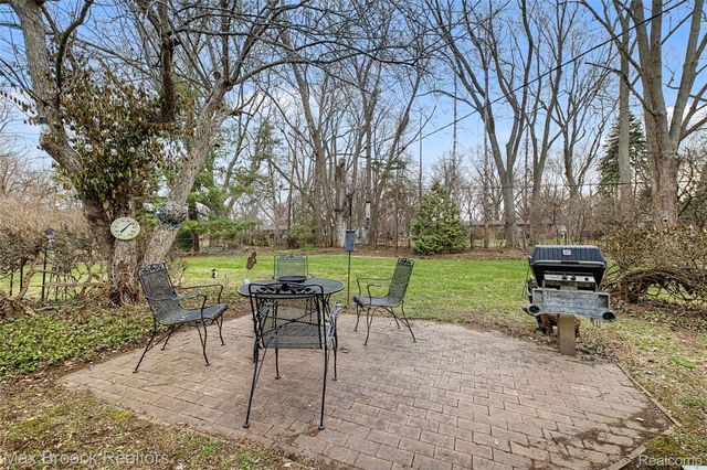 5567 Westwood Lane, Bloomfield Hills, MI 48301