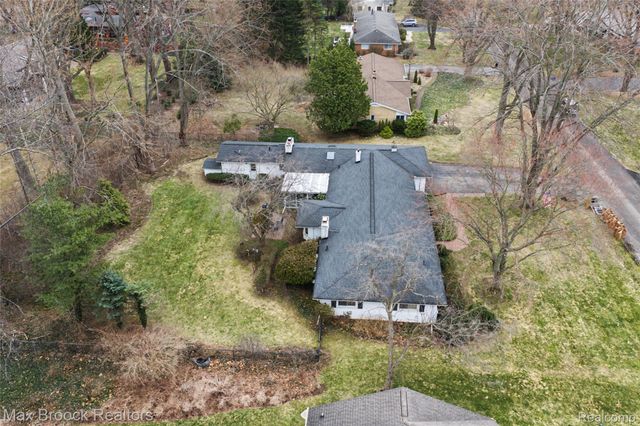 5567 Westwood Lane, Bloomfield Hills, MI 48301