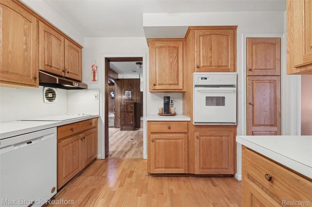 5567 Westwood Lane, Bloomfield Hills, MI 48301