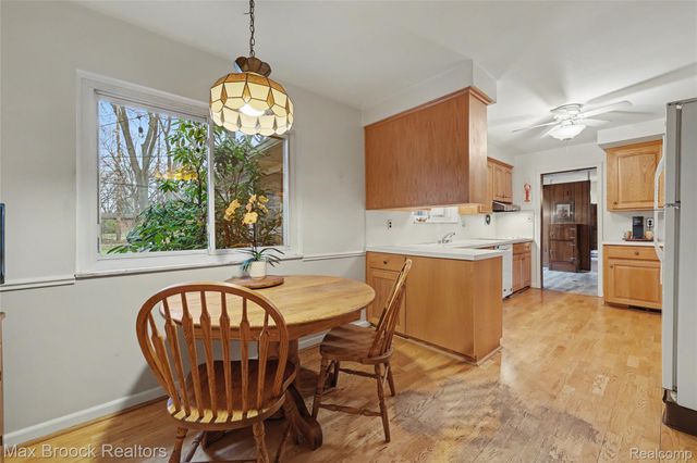 5567 Westwood Lane, Bloomfield Hills, MI 48301