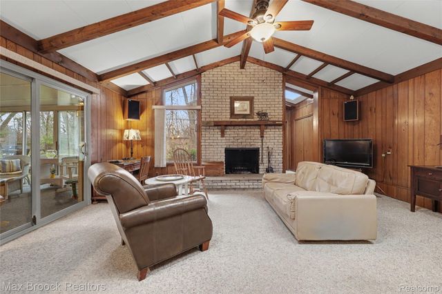 5567 Westwood Lane, Bloomfield Hills, MI 48301