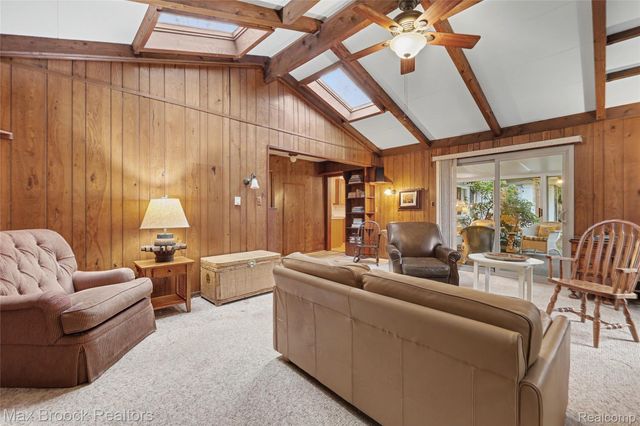 5567 Westwood Lane, Bloomfield Hills, MI 48301