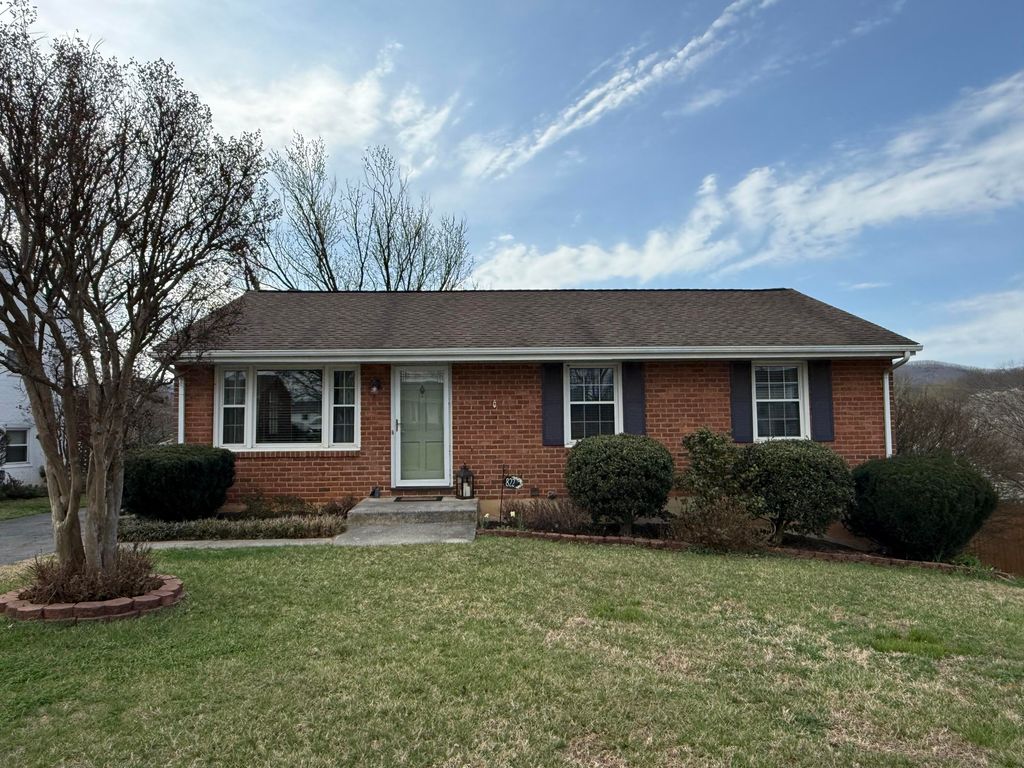 822 MORAN AVE, Salem, VA 24153