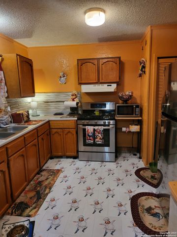 3023 W Travis, San Antonio, TX 78207